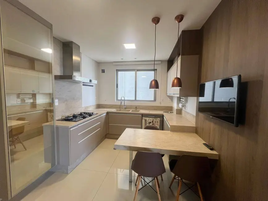 Apartamento com 3 quartos para alugar, 170m2 em Centro, Balneario Camboriu - SC - imagem 5 Foto 5 de Apartamento com 3 quartos para alugar, 170m2 em Centro, Balneario Camboriu - SC