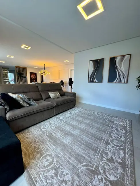 Foto 2 de Apartamento com 4 quartos para alugar, 198m2 em Meia Praia, Itapema - SC