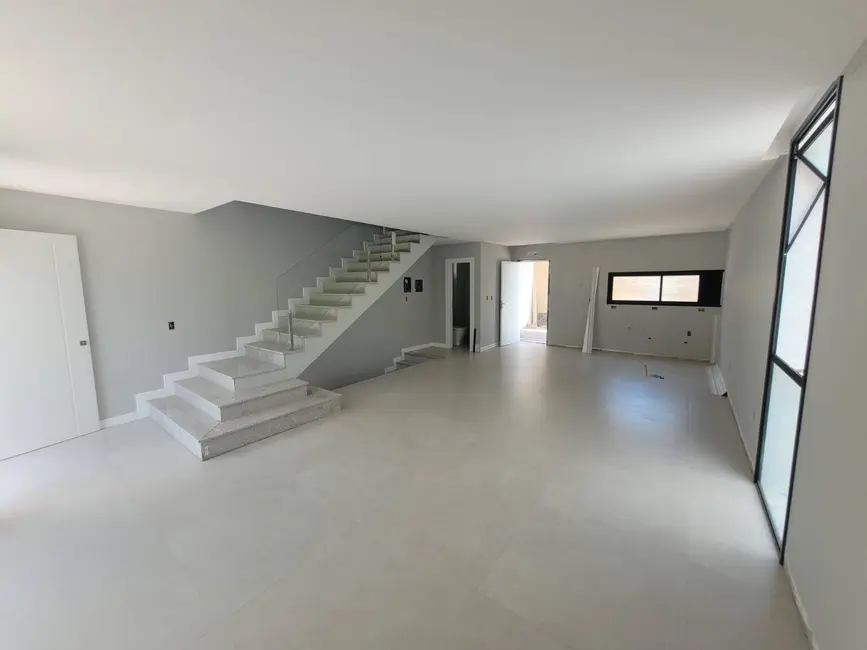 Casa com 4 quartos à venda, 202m2 em Ariribá, Balneario Camboriu - SC - imagem 5 Foto 5 de Casa com 4 quartos à venda, 202m2 em Ariribá, Balneario Camboriu - SC