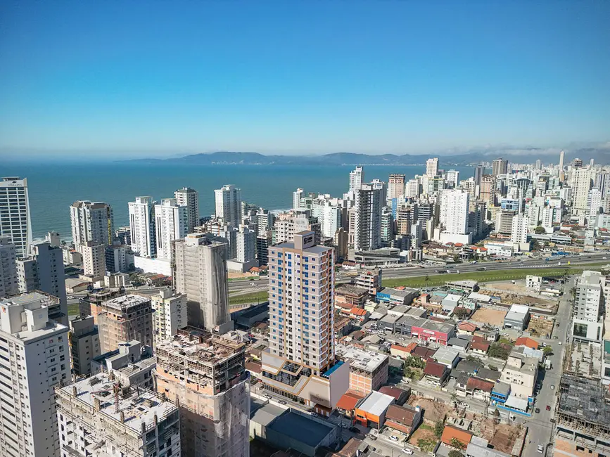 Foto 2 de Apartamento com 1 quarto à venda, 45m2 em Itapema - SC