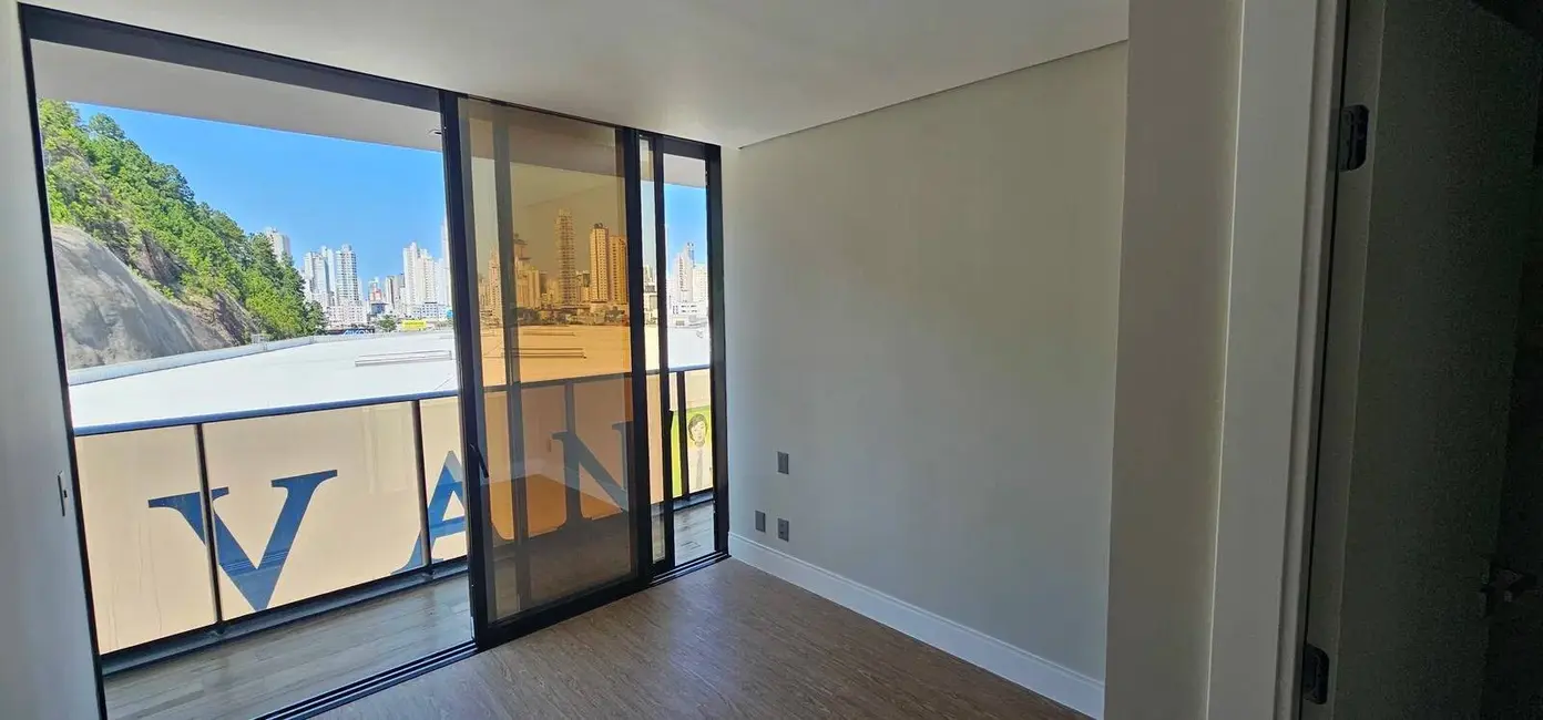 Foto 4 de Apartamento com 2 quartos à venda, 70m2 em Campo Comprido, Curitiba - PR