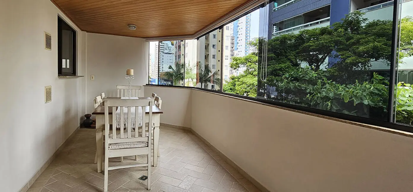 Apartamento com 3 quartos à venda, 120m2 em Centro, Balneario Camboriu - SC - imagem 3 Foto 3 de Apartamento com 3 quartos à venda, 120m2 em Centro, Balneario Camboriu - SC