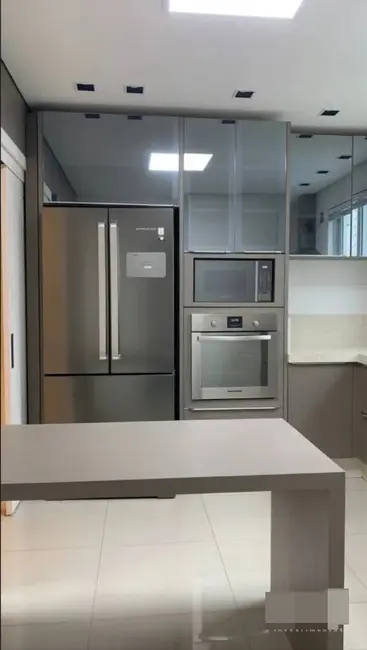 Apartamento com 4 quartos para alugar, 144m2 em Centro, Balneario Camboriu - SC - imagem 3 Foto 3 de Apartamento com 4 quartos para alugar, 144m2 em Centro, Balneario Camboriu - SC