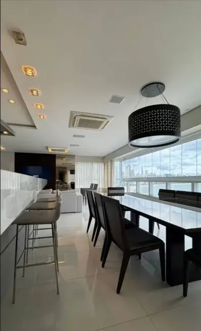Apartamento com 4 quartos para alugar, 237m2 em Centro, Balneario Camboriu - SC - imagem 8 Foto 8 de Apartamento com 4 quartos para alugar, 237m2 em Centro, Balneario Camboriu - SC