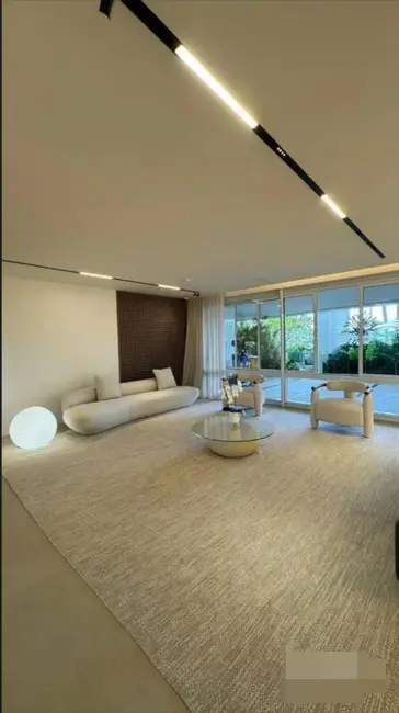 Apartamento com 4 quartos para alugar, 237m2 em Centro, Balneario Camboriu - SC - imagem 2 Foto 2 de Apartamento com 4 quartos para alugar, 237m2 em Centro, Balneario Camboriu - SC