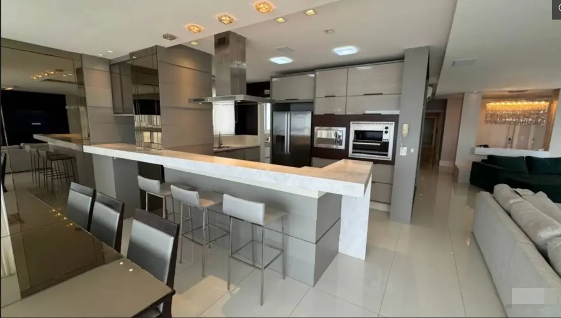 Apartamento com 4 quartos para alugar, 237m2 em Centro, Balneario Camboriu - SC - imagem 7 Foto 7 de Apartamento com 4 quartos para alugar, 237m2 em Centro, Balneario Camboriu - SC