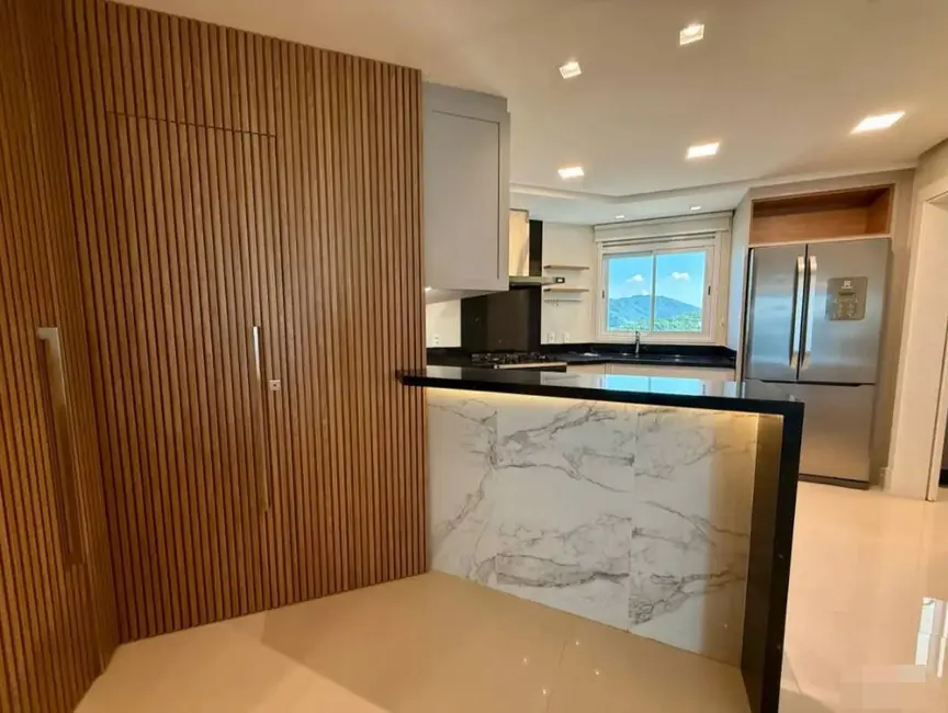 Apartamento com 4 quartos para alugar, 237m2 em Centro, Balneario Camboriu - SC - imagem 9 Foto 9 de Apartamento com 4 quartos para alugar, 237m2 em Centro, Balneario Camboriu - SC