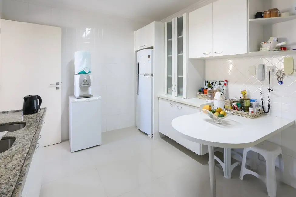 Foto 6 de Apartamento com 2 quartos à venda, 64m2 em Itapema - SC