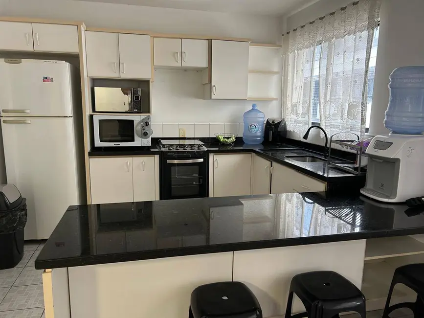 Casa com 3 quartos à venda e para alugar, 200m2 em Centro, Balneario Camboriu - SC - imagem 2 Foto 2 de Casa com 3 quartos à venda e para alugar, 200m2 em Centro, Balneario Camboriu - SC