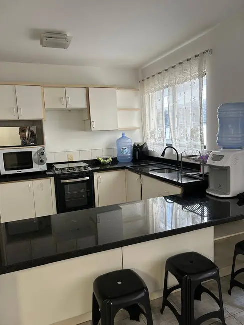 Casa com 3 quartos à venda e para alugar, 200m2 em Centro, Balneario Camboriu - SC - imagem 8 Foto 8 de Casa com 3 quartos à venda e para alugar, 200m2 em Centro, Balneario Camboriu - SC