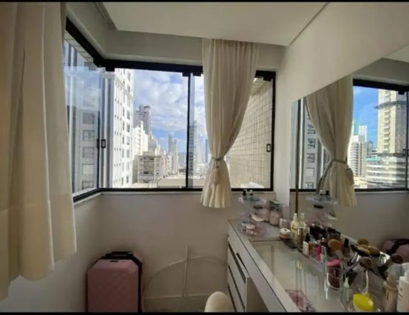 Apartamento com 3 quartos à venda e para alugar, 110m2 em Centro, Balneario Camboriu - SC - imagem 9 Foto 9 de Apartamento com 3 quartos à venda e para alugar, 110m2 em Centro, Balneario Camboriu - SC