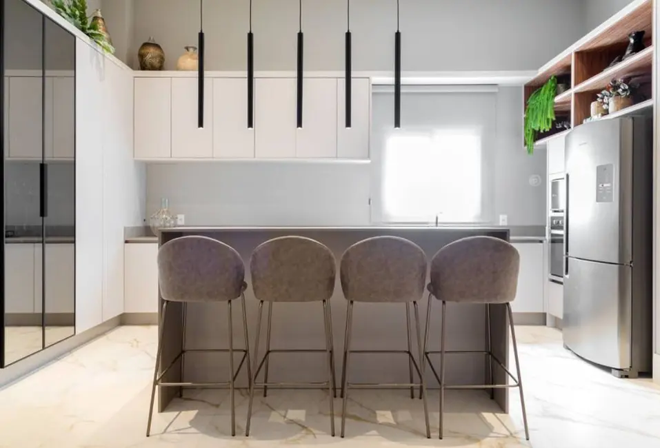 Apartamento com 3 quartos para alugar, 130m2 em Centro, Balneario Camboriu - SC - imagem 7 Foto 7 de Apartamento com 3 quartos para alugar, 130m2 em Centro, Balneario Camboriu - SC