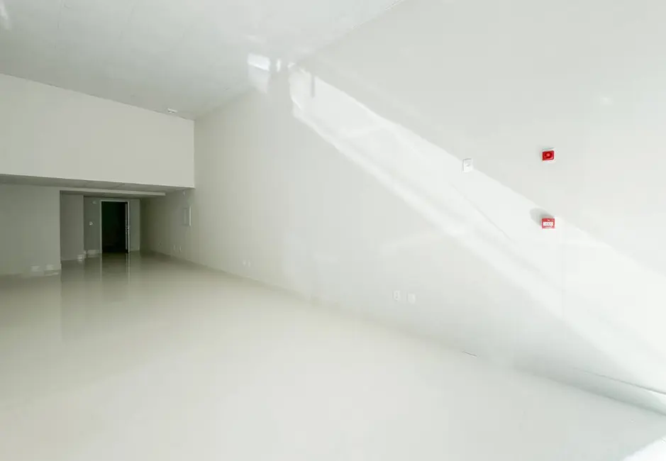 Foto 2 de Sala Comercial à venda, 63m2 em Pioneiros, Balneario Camboriu - SC