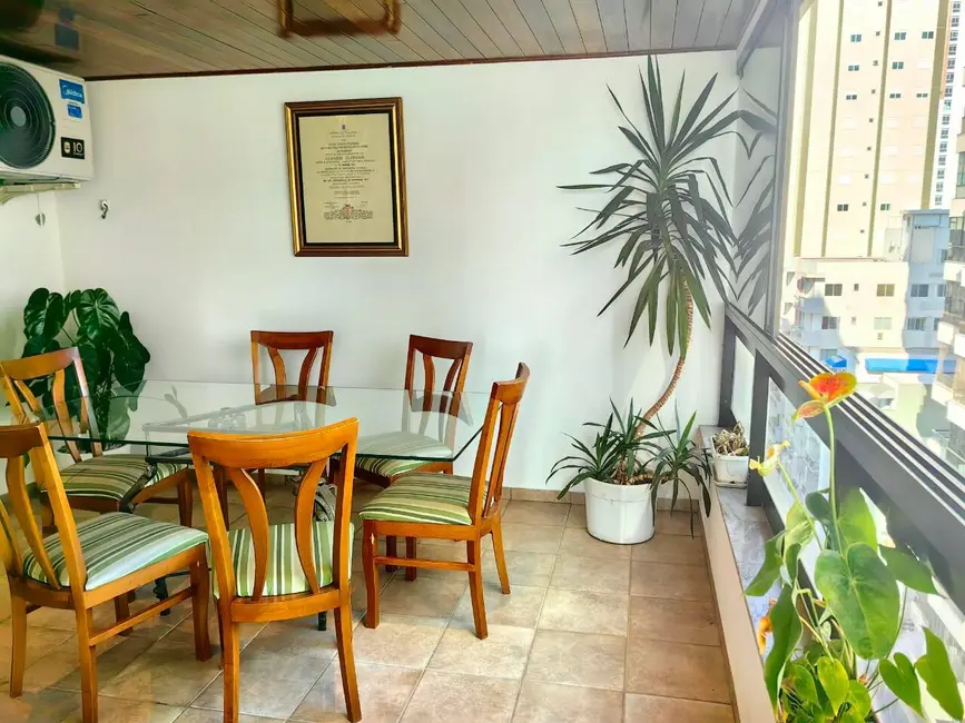 Apartamento com 3 quartos à venda e para alugar, 120m2 em Centro, Balneario Camboriu - SC - imagem 3 Foto 3 de Apartamento com 3 quartos à venda e para alugar, 120m2 em Centro, Balneario Camboriu - SC
