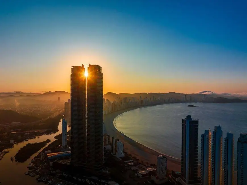 Apartamento com 4 quartos à venda, 261m2 em Centro, Balneario Camboriu - SC - imagem 8 Foto 8 de Apartamento com 4 quartos à venda, 261m2 em Centro, Balneario Camboriu - SC