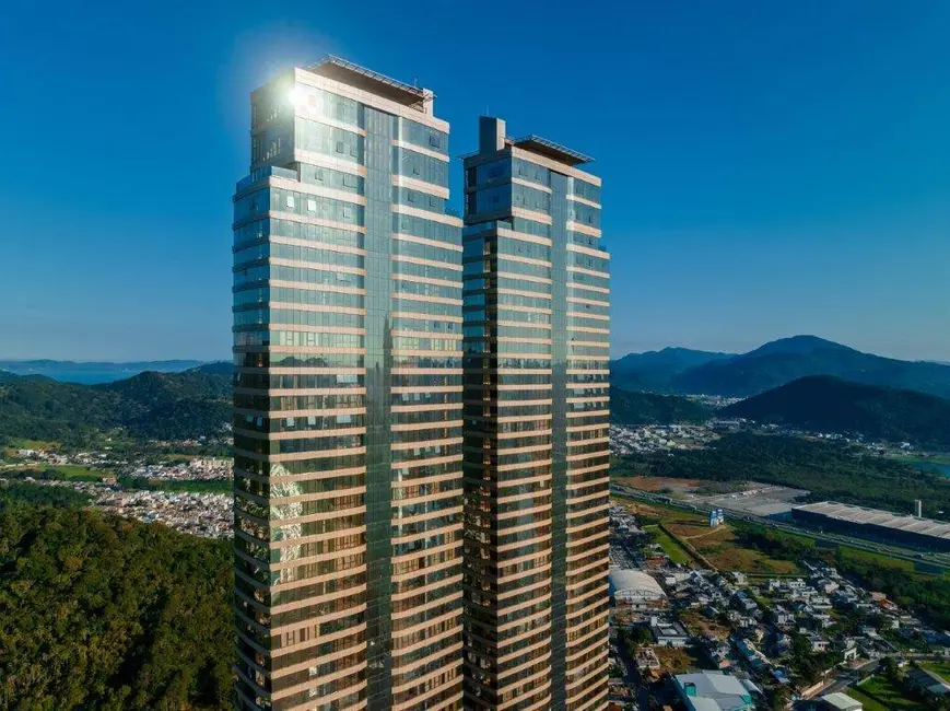 Apartamento com 4 quartos à venda, 261m2 em Centro, Balneario Camboriu - SC - imagem 2 Foto 2 de Apartamento com 4 quartos à venda, 261m2 em Centro, Balneario Camboriu - SC