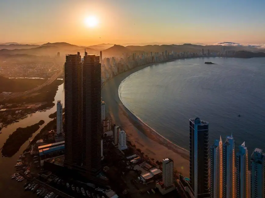 Apartamento com 4 quartos à venda, 261m2 em Centro, Balneario Camboriu - SC - imagem 7 Foto 7 de Apartamento com 4 quartos à venda, 261m2 em Centro, Balneario Camboriu - SC