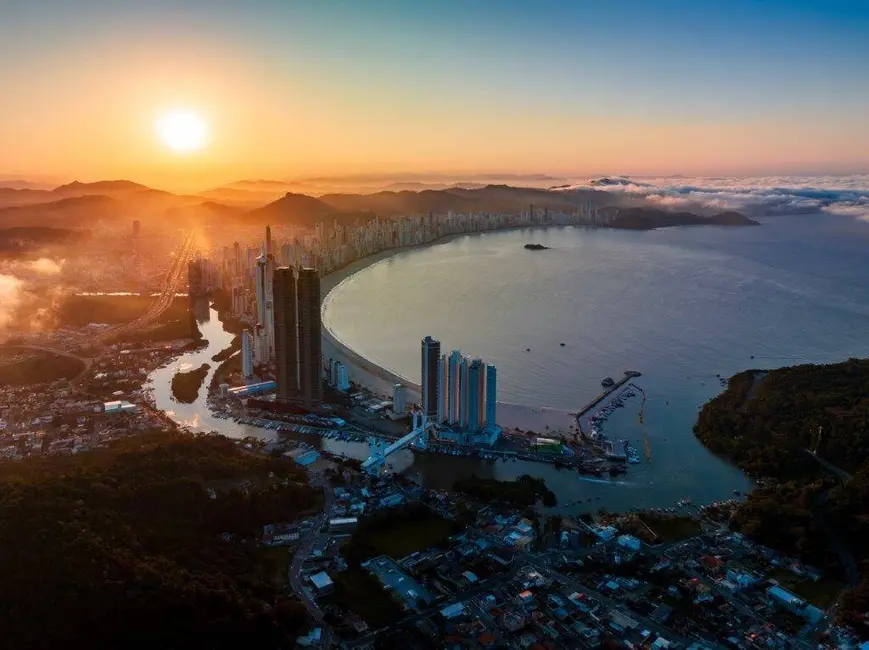 Apartamento com 4 quartos à venda, 261m2 em Centro, Balneario Camboriu - SC - imagem 1 Foto 1 de Apartamento com 4 quartos à venda, 261m2 em Centro, Balneario Camboriu - SC