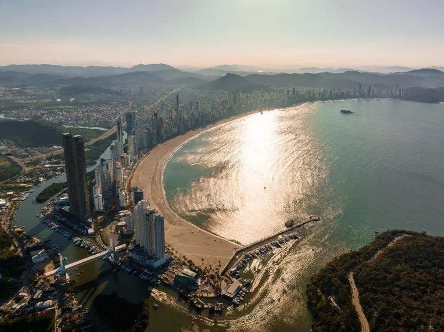 Apartamento com 7 quartos à venda, 422m2 em Centro, Balneario Camboriu - SC - imagem 6 Foto 6 de Apartamento com 7 quartos à venda, 422m2 em Centro, Balneario Camboriu - SC