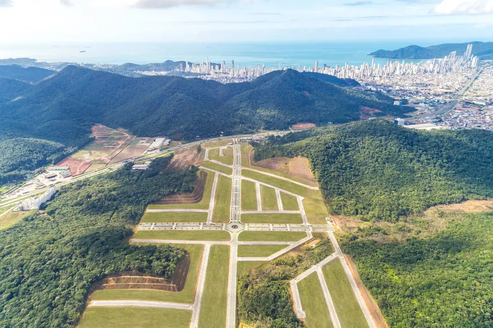 Foto 4 de Terreno / Lote à venda, 300m2 em Camboriu - SC