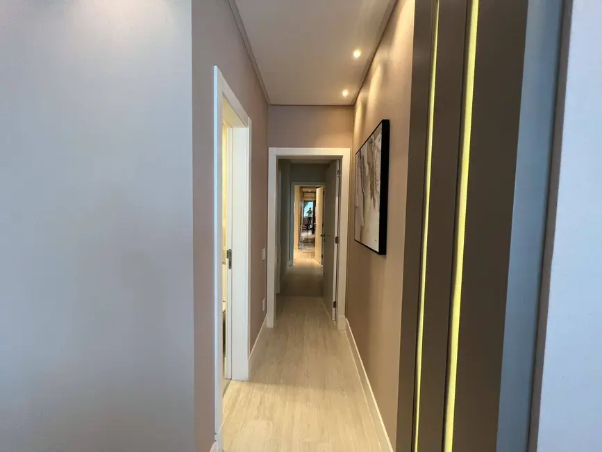 Apartamento com 3 quartos para alugar, 130m2 em Centro, Balneario Camboriu - SC - imagem 7 Foto 7 de Apartamento com 3 quartos para alugar, 130m2 em Centro, Balneario Camboriu - SC