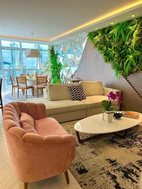 Apartamento com 3 quartos para alugar, 130m2 em Centro, Balneario Camboriu - SC - imagem 4 Foto 4 de Apartamento com 3 quartos para alugar, 130m2 em Centro, Balneario Camboriu - SC