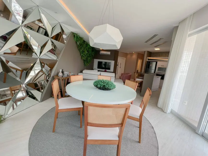 Apartamento com 3 quartos para alugar, 130m2 em Centro, Balneario Camboriu - SC - imagem 3 Foto 3 de Apartamento com 3 quartos para alugar, 130m2 em Centro, Balneario Camboriu - SC