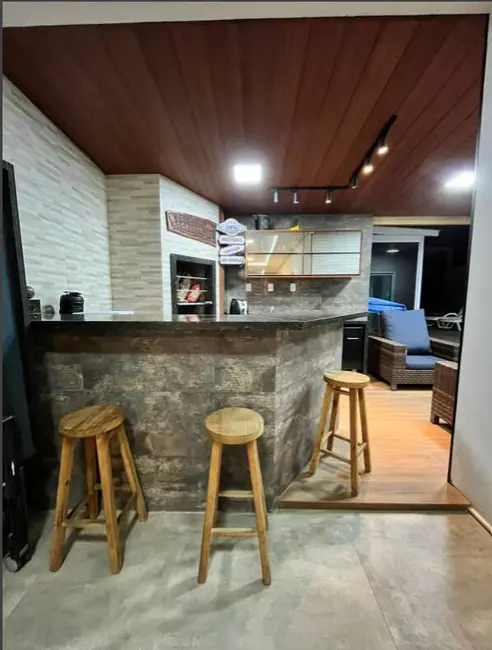Foto 8 de Casa com 4 quartos para alugar, 300m2 em Balneario Picarras - SC