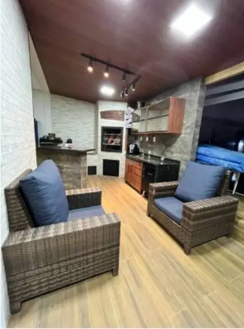 Foto 3 de Casa com 4 quartos para alugar, 300m2 em Balneario Picarras - SC