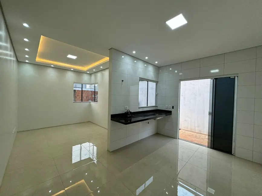 Foto 2 de Casa com 2 quartos à venda, 150m2 em Jardim Cristhais, Dourados - MS