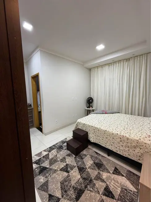 Foto 4 de Casa com 3 quartos à venda, 300m2 em Jardim Cristhais, Dourados - MS
