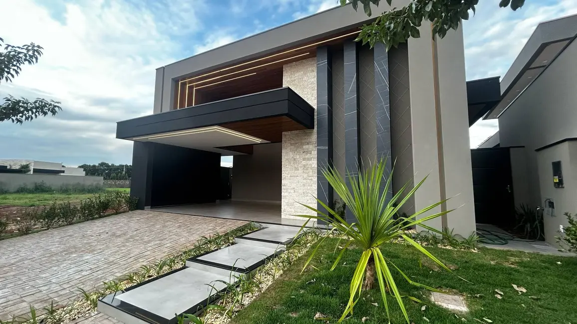 Foto 1 de Casa com 3 quartos à venda, 483m2 em Dourados - MS