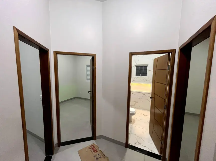 Foto 9 de Casa à venda em Jardim Cristhais, Dourados - MS