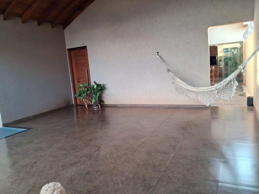 Foto 2 de Casa à venda em Jardim Cristhais, Dourados - MS