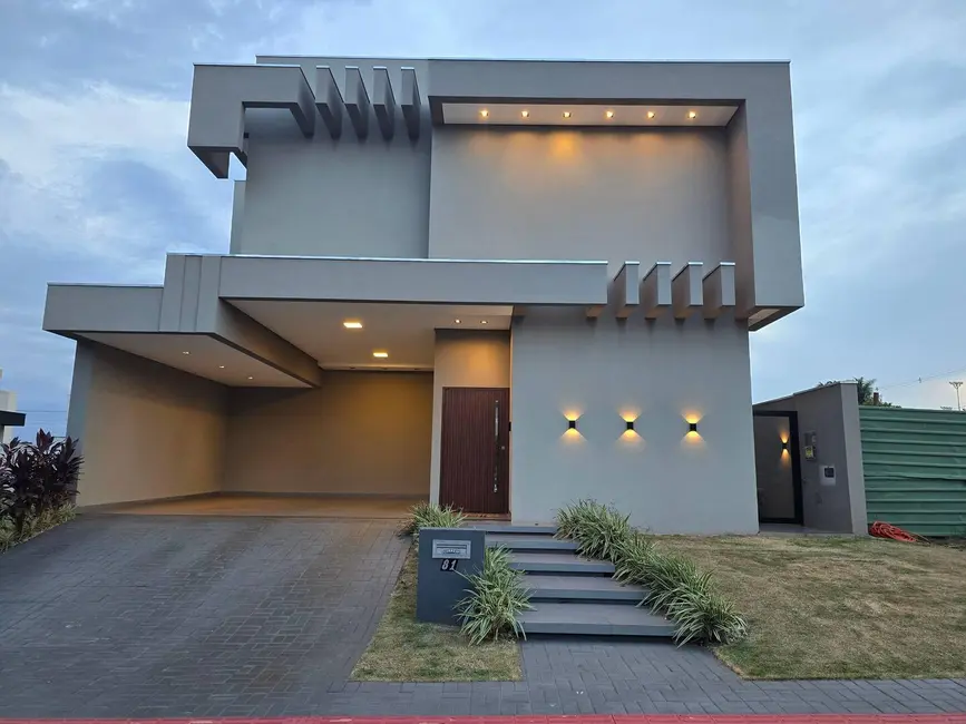 Foto 1 de Casa com 3 quartos à venda, 252m2 em Porto Seguro, Dourados - MS