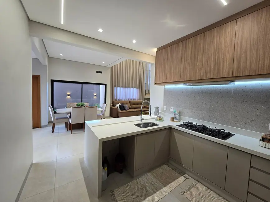 Foto 3 de Casa com 3 quartos à venda, 252m2 em Porto Seguro, Dourados - MS