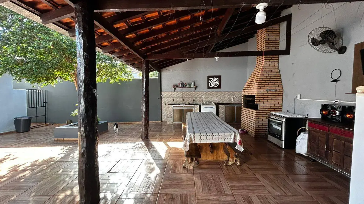 Foto 2 de Casa à venda em Parque Alvorada, Dourados - MS