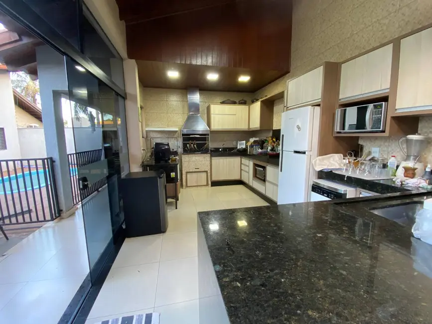 Foto 9 de Casa com 3 quartos à venda, 300m2 em Jardim Europa, Dourados - MS