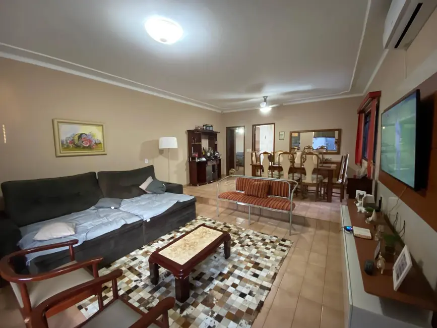 Foto 1 de Casa com 3 quartos à venda, 300m2 em Jardim Europa, Dourados - MS