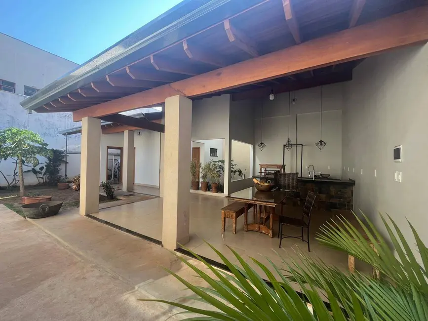 Foto 2 de Casa à venda em Jardim América, Dourados - MS
