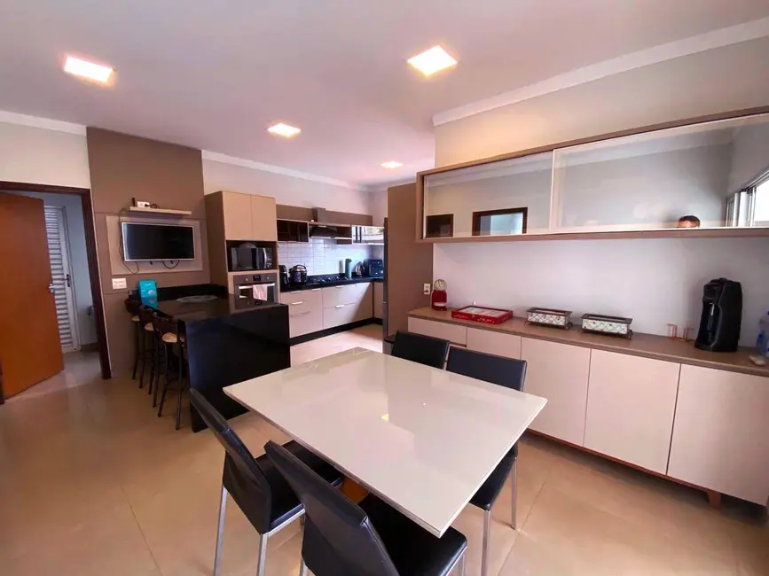 Foto 6 de Casa com 5 quartos à venda, 345m2 em Ecoville, Dourados - MS