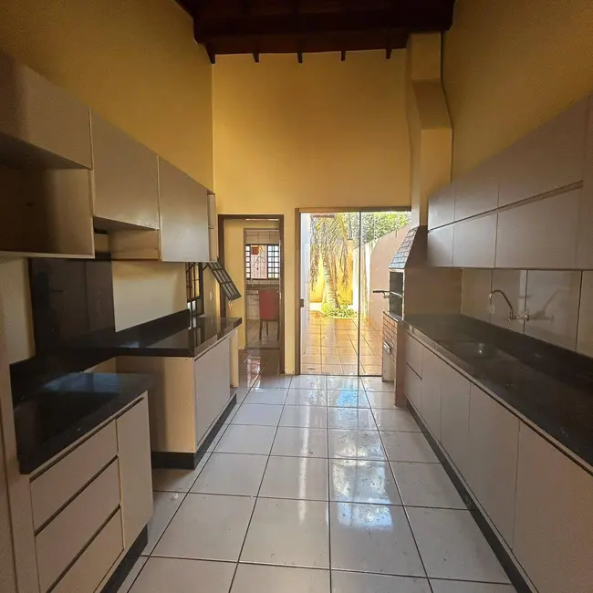 Foto 2 de Casa com 3 quartos à venda, 360m2 em Parque Alvorada, Dourados - MS