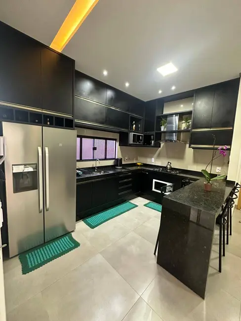 Foto 9 de Casa à venda em Jardim Cristhais, Dourados - MS