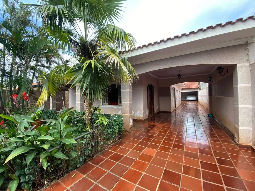 Foto 1 de Casa com 3 quartos à venda, 210m2 em Dourados - MS