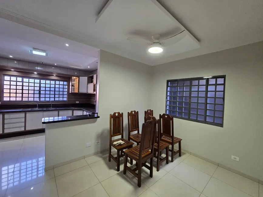 Foto 12 de Casa à venda em Jardim Paulista, Dourados - MS