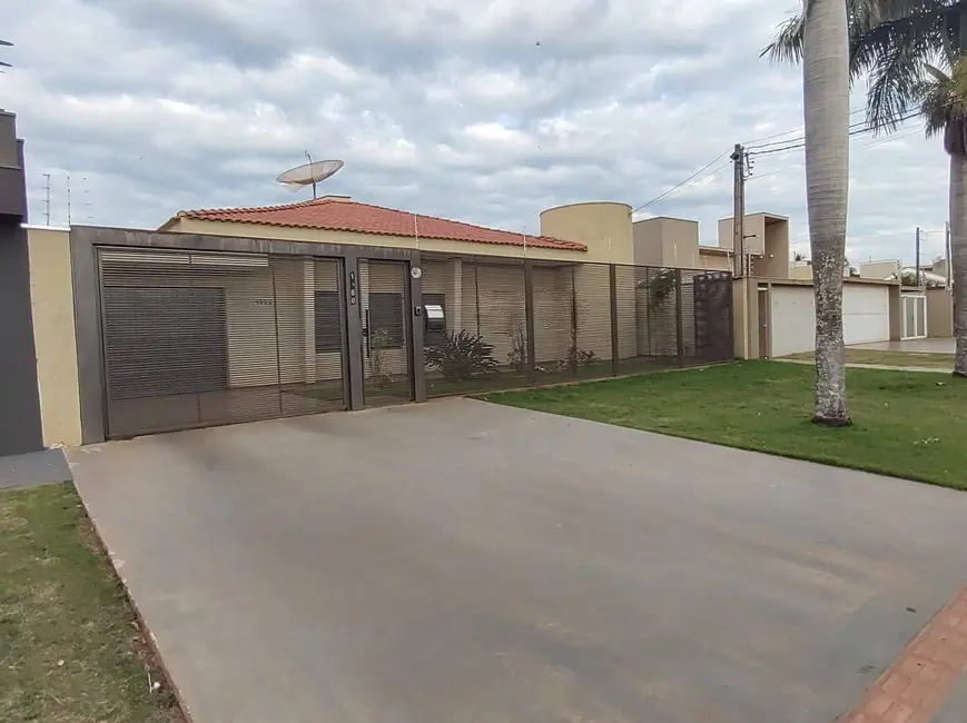 Foto 1 de Casa com 3 quartos à venda, 310m2 em Jardim América, Dourados - MS