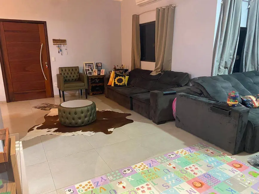 Foto 3 de Casa com 2 quartos à venda, 240m2 em Jardim São Pedro, Dourados - MS