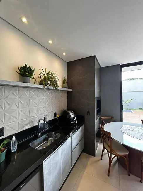 Foto 5 de Casa à venda em Jardim Cristhais, Dourados - MS