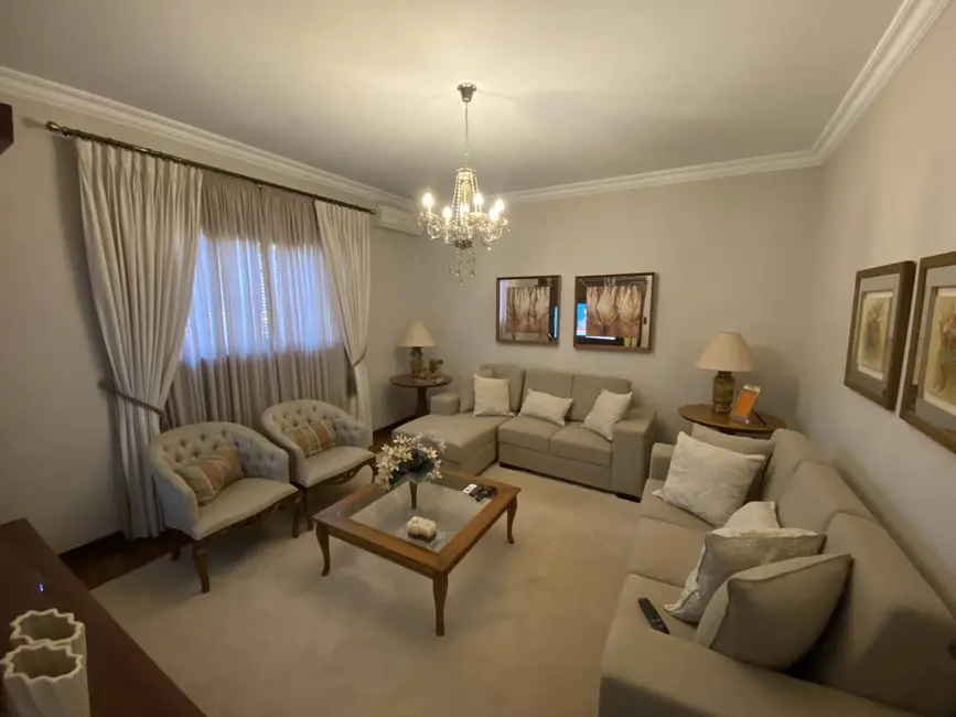 Foto 2 de Casa com 4 quartos à venda, 400m2 em Vila Aurora, Dourados - MS