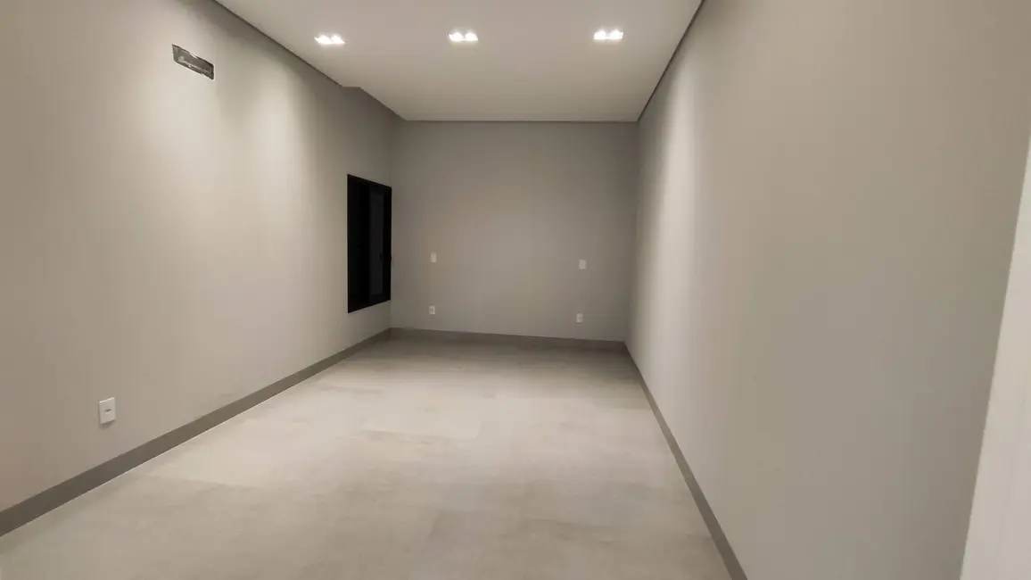 Foto 21 de Casa à venda em Dourados - MS